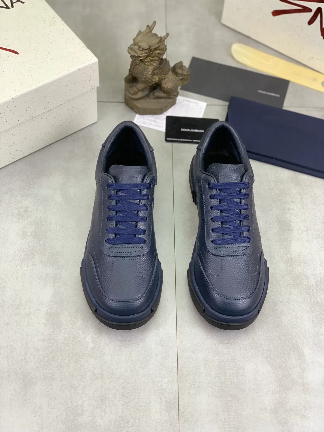 Men's shoes 💰P520 new model (DG-Dolce & Gabbana) latest popular 🔥🔥casual shoes, with brand signature details on the tongue, imported first-layer pebbled cowhide fabric, fashionable and versatile, can add luster to various looks. Create an exquisite design with unique dynamic vitality and modern atmosphere, showing modern elegance. Size: 38-44 (45 46 customized) Color: 4️⃣ colors available